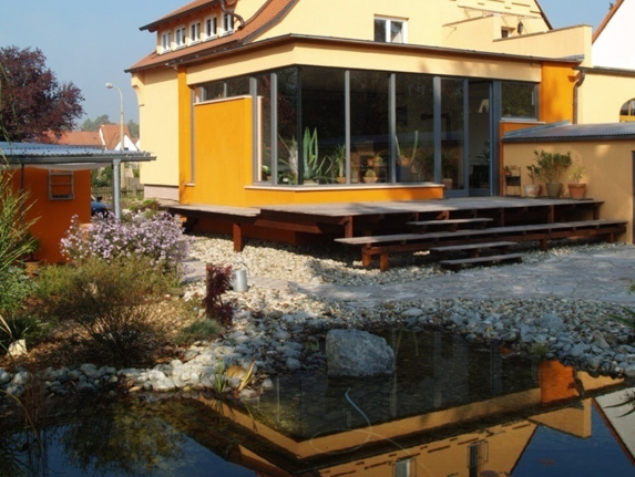 Moderner Anbau an ein Wohnhaus in Buchenbühl